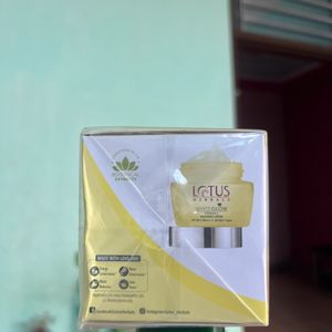 LOTUS HERBALS WHITE GLOW VITAMIN C RADIANCE