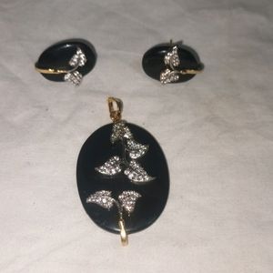 Black STONE PENDENT AND EARRINGS SET