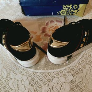 Black Shoes w Gold Stars