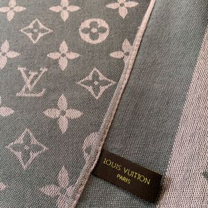 Louis Vuitton Lv shawl/stole