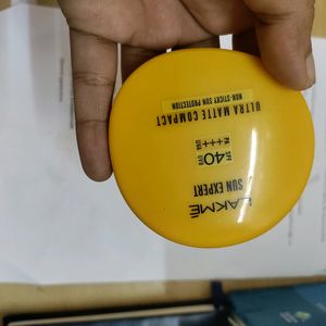 Lakme Sun Expert Ultra Matte Compact