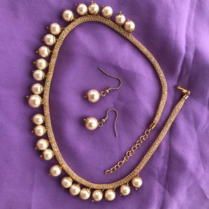 Pearl Neclace And Earrings Set