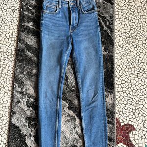 Zara Highwaisted Jeans