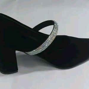 6605 velvet Heels