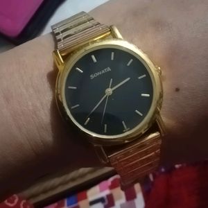 Golden Mens Watch With Black Dail