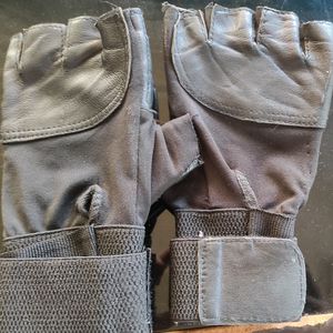 Gym Exercise Gloves With Wrist Band