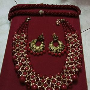 combo of 1neckpiece with ear rings nd 1 single nec