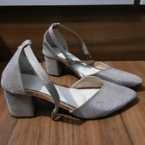 SILVER STYLISH KITTEN BLOCK HEELS