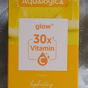 Aqualogica Glow 30x Vitamin C Essence Serum