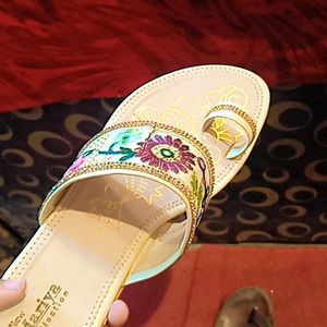 I Am Selling Ladies Sandals And Footwear