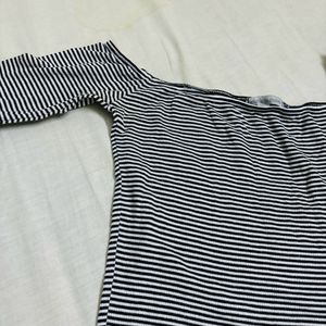 Drop Shoulder Black N White Full Sleeve Top Unused