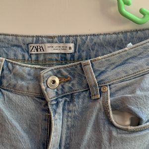 New Zara Ripped Straight Jeans