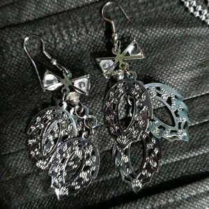 Earrings Pack Of 2 . 1 Locket