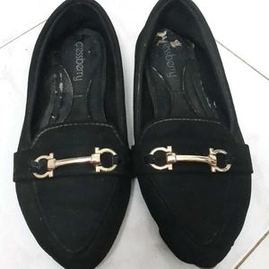 DRESS BERRY Black Golden Buckleloafer Women