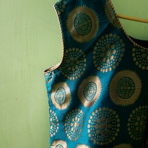 Kurti With Golden Zari Design