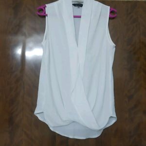 White Colour Top.it will reach worst and pressed.