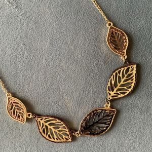 5 Leaves Neckpiece from USA 🇺🇸