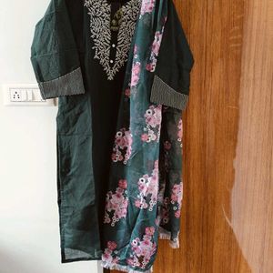 Kurta Set With Organza Floral Dupatta