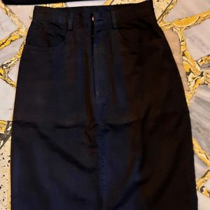 SKIRT WITH SPAGHETTI