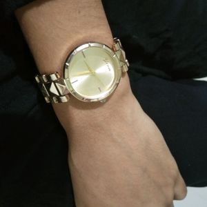 girls watch