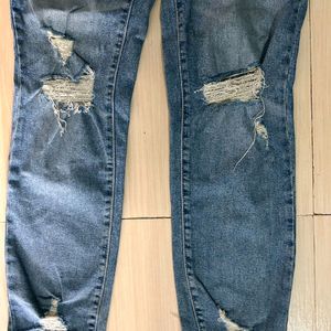 Levis Damaged Straight Fit Jeans