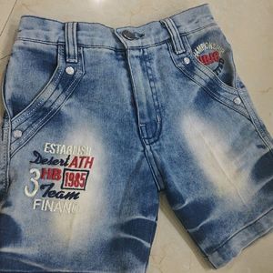 kids denim shorts with t-shirt