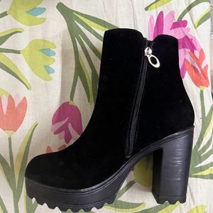 Women’s Trendy Black Boots