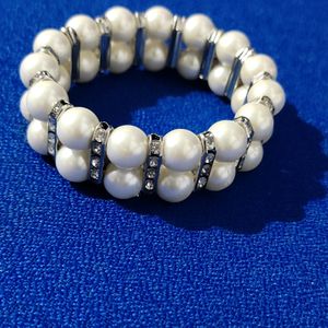 Pearl Bracelet, Stylish Hand Band