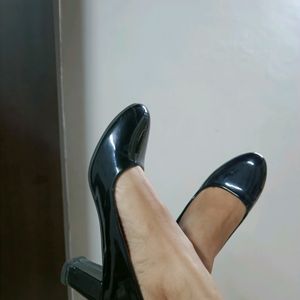 Addons Black Pumps