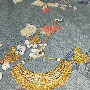 Beautiful Golden Jwellery Set With Earrings