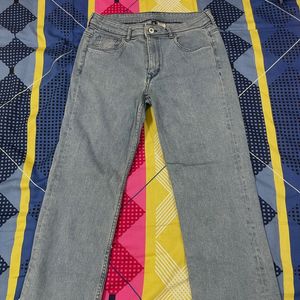 h and m fit flare jeans looks like new fits 30-32