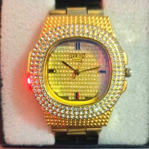 Stain Steel Analog Full Daimond Gold Watch