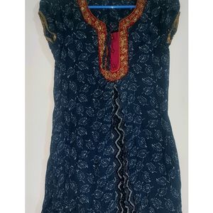 Festive Kurta With EMBROIDERY