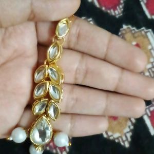 Jwellery Set With Earrings And Maang Tika