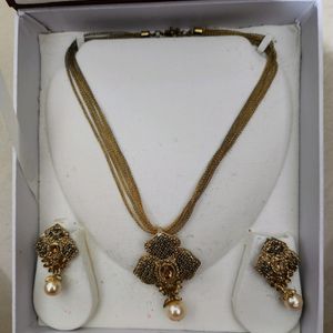 Golden Set With Earrings