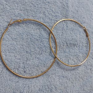 Hoops earrings