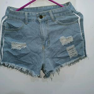 Casual Wear Denim Shorts For Womens