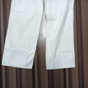 W-44 Size-28 Ladies White Straight Jeans