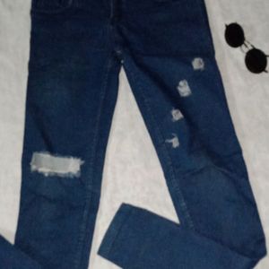 Cut Jeans