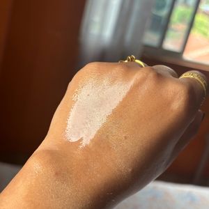 Makeup Revolution Body Glow Illuminating Spray