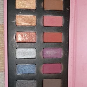 Myglamm 12 Shade Squad Goals Eyeshadow Kit