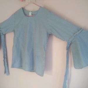 Blue Striped Top With Chain In The Back