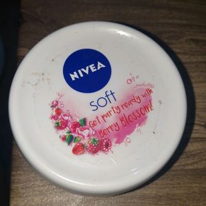 nivea berry moisturizer 🎀