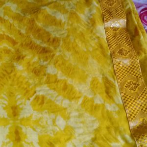 new printed saree with raining blouse piece