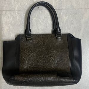 thia black leather handbag