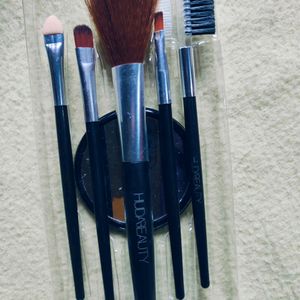 Huda Beauty Make Up Brush