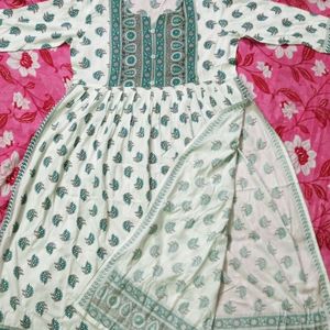 New/Unused Beautiful Nayra Cut Kurti With Pant