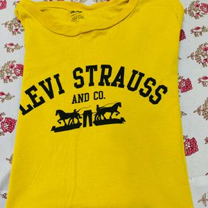 Levi’s - Yellow T-shirt for summer