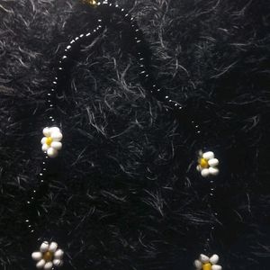 Cute And Pretty Daisy Necklace!!