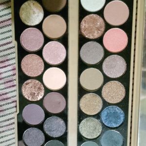 Makeup revolution eyeshadow Palette